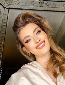 Iulia Albu i-a criticat aspru ținuta Ozanei Barabancea: „Puneți-vă o cămașă de noapte pe voi. Este mult mai onest”