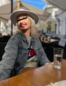 culita si femeia blonda