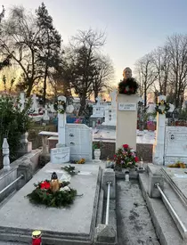 Vasile Muraru și Valentina Fătu au mers la mormântul lui Nae Lăzărescu, la 9 ani de la moartea actorului: „Am aprins o lumânare și ne-am rugat pentru el. I-am dus o...” / EXCLUSIV