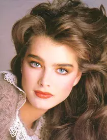 „A fost ca o bătaie. M-am gândit doar: rămâi în viaţă şi...”. Brooke Shields a fost victima unui viol, la 22 de ani