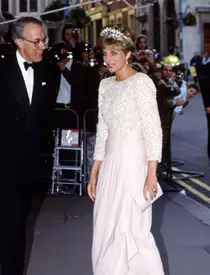 Kim Kardashian, criticată dur, după ce a achiziționat un celebru colier purtat de Prințesa Diana: "Aceste piese ar trebui să fie într-un muzeu"