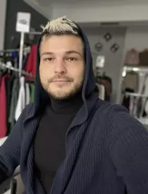„El m-a îmbrâncit și aia a fost. Este și foarte gelos”. Răzvan Botezatu susține că a fost agresat de fostul iubit, atunci când s-au despărțit