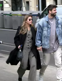Gerard Piqué goes Instagram official with his new girlfriend Clara Chia