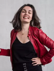 o-romanca-s-a-casatorit-cu-ea-insasi-copy