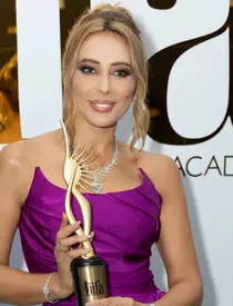 Iulia Vântur, apariție fabuloasă pe covorul roșu, în Abu Dhabi. Cu ce artist român s-a întâlnit la Premiile IIFA