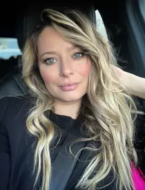 Laura Cosoi, mărturisiri dureroase la 3 ani de la moartea tatălui: „Întotdeauna spun că mi-a lăsat moștenire…”. Ce relație are actrița cu mama ei / EXCLUSIV