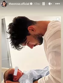 Cum se descurcă Theo Rose și Anghel Damian cu fiul lor, după ce au devenit părinți: "Am avut palpitații prima dată când s-a înecat cu lapte, din cauză că..."