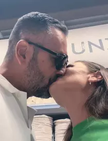 Cristina Șișcanu și Mădălin Ionescu s-au sărutat pasional într-un supermarket: "Moment romantic printre rafturile cu caserole". Ipostază intimă cu cei doi