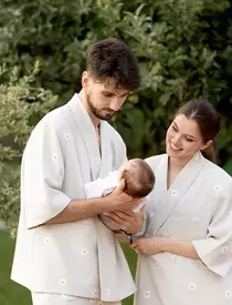 „Copilul poartă acum numele de familie al lui Anghel”. De ce fiul lui Theo Rose a purtat la naștere numele de familie al artistei și cum au ales-o ca nașă pe sora cântăreței / EXCLUSIV