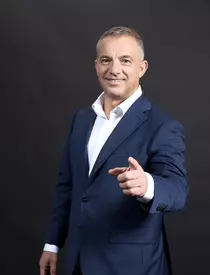 Ce relație are Daniel Mischie de la Imperiul Leilor cu cei trei copii ai lui: „Ar trebui să petrec mai mult timp cu ei. Momentele importante la care am lipsit...”. Cum se înțelege cu socrii săi aromâni / EXCLUSIV