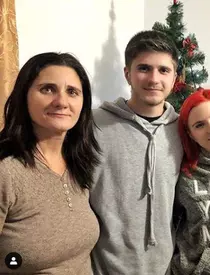 1-cum-arata-mama-biologica-de-la-botosani-a-actritei-criss-ciobanasu-tanara-este-infiata