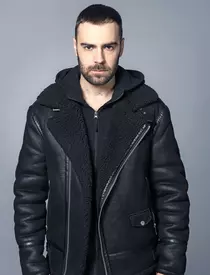 Cum reacționează soția lui Denis Hanganu la scenele romantice dintre el și Theo Rose din Clanul: „Când filmăm, totul e mai mult…”. Detalii de culise despre ultimul sezon al serialului / EXCLUSIV
