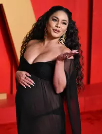 Vanessa Hudgens e însărcinată cu sportivul Cole Tucker. Și-a etalat burtica de gravidă la Premiile Oscar