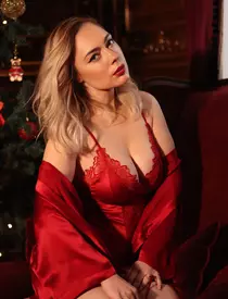 Cum își educă Giulia Nahmany fiicele în vârstă de 10 și 12 ani: "De fiecare dată când ieșim din casă, avem aceeași discuție legată de machiaj". Ce reguli le-a impus actrița