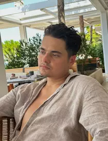 Cum arată şi cu ce se ocupă părinţii lui Selly. Imagini rare cu familia vlogger-ului și iubita acestuia, la un eveniment