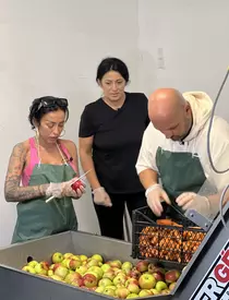 Când se difuzează emisiunea Poftiți pe la noi, cu Nea Mărin, la Antena 1. Ultima ediție a fost pe post în ianuarie: ,,Prevăd multă ceartă, dar și el va avea o viață grea cu mine"