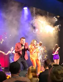 Cum arată iubita fiului lui Adrian Enache și ce cadou i-a făcut artistului, de ziua lui. Solistul și-a serbat ziua pe scenă și a avut parte de o mulțime de surprize: ”Am râs, am plâns, am dansat...” / EXCLUSIV