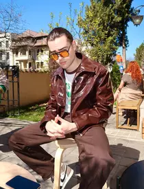 Radu Ștefan Bănică locuiește cu iubita. Cei doi au fost la început prieteni, apoi au devenit iubiți: „E o relație sănătoasă și suntem de mult timp împreună. Și noi ne aducem mereu aminte cum s-a întâmplat totul"