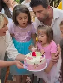 Laura Cosoi și Cosmin Curticăpean au făcut o petrecere triplă pentru fiicele lor. Cum arată torturile pregătite pentru Rita, Lara și Vera: „Fiecare și-a ales o tematică potrivită vârstei”