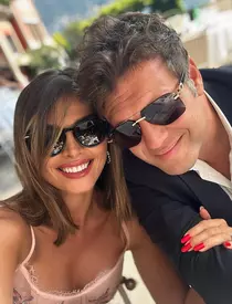 Cum arată Alina Pușcaș în costum de baie. La 38 de ani, are un trup perfect / S-a afișat în ipostaze tandre, cu soțul ei, în Capri