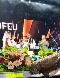 Cine este Didi-Ionuț Cojocariu, câștigătorul Festivalului Mamaia Folclor 2024: "Soția este cel mai mare susținător, dar și cel mai mare critic al meu". Este economist de profesie, dar pasiunea lui este muzica / EXCLUSIV