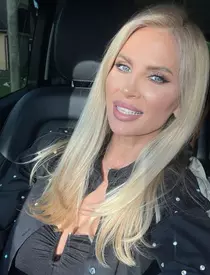 Andreea Bănică s-a pozat în costum de baie și nemachiată, la 46 de ani. Reacția fanilor: „Nu îmbătrânești deloc, arăți…”