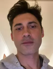 Dan Bălan, surprins în ipostaze romantice cu iubita, pe străzile din Budapesta. Cum arată tânăra care i-a furat inima cântărețului