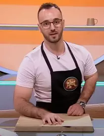 Cine este Daniel Ioan Plescan, cuțitul de aur al lui Alexandru Sautner de la Chefi la Cuțite. Locuiește de 18 ani în Italia și lucrează ca bucătar