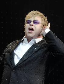 *EXCLUSIVE* Elton John Looks Frail as Hes Assisted to Car After Shopping at Maxfield in Los Angeles, CA