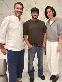 Nicolai Tand și soția lui, Monica, s-au întâlnit cu Iulia Vântur și Salman Khan: „Întâlnire neașteptată în Dubai". Cum s-au fotografiat împreună