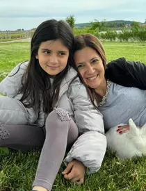 Cum își ține Amalia Enache fiica departe de tentații și ce dorință neașteptată are Alma, la 8 ani: „Poate găsim o formă de 'adopție' la distanță”. Detalii despre tatăl micuței / EXCLUSIV