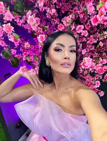 Trucurile la care apelează Andreea Mantea ca să nu mai aibă fața umflată: „Doare un pic”