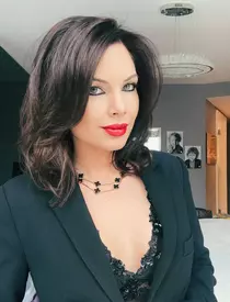 Iasmina Hill, soția administratorului Statuii Libertății, și mama ei au fost atacate în plină stradă, în America: „A fost ca în filme. M-am plimbat de multe ori cu toate bijuteriile la vedere, cu telefonul în mână"