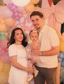 Larisa Iordache, soțul ei, Cristian Chiriță, și fiica lor (2)