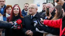 Cum arată soția lui Emil Boc. Oana Boc este lector universitar și atrage privirile cu fiecare apariție