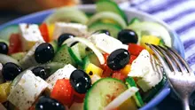 Un român stabilit în Grecia a făcut inventarul prețurilor la restaurantele din Thassos: „Peștele ăla o să aibă gust de rată la bancă”