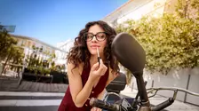 De la minimalism la rame statement: modelele de ochelari care definesc noul stil office
