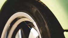 Cauciucurile uzate te pot costa mai mult decât crezi: de la consum la reparații neprevăzute