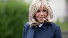 Prima Doamnă a Franței, Brigitte Macron, își arată talentul de DJ și mișcările de dans. Imaginile au devenit virale