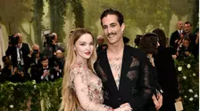Fostul solist al trupei Måneskin, Damiano David, și artista Dove Cameron s-au logodit. Primele imagini cu inelul cu diamante