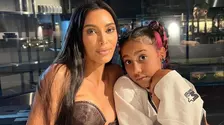 North West uimește din nou cu o apariție controversată la doar 12 ani. Fiica lui Kim Kardashian și-a pus piercing-uri în degete
