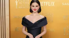 Selena Gomez își petrece vacanța cu prietenii în Los Cabos. Cum arată artista în costum de baie