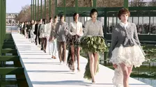 Dior toamnă/iarnă 26: high fashion la lumina zilei