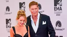 David Hasselhoff, surprins într-o ieșire rară alături de soția sa, Hayley Roberts. Cum arată acum actorul în vârstă de 73 de ani