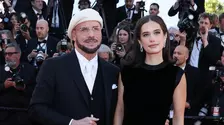 John Travolta dezvăluie motivul schimbării de look. De ce a purtat berete la Cannes 2026: "Vreau să fie un omagiu adus..."
