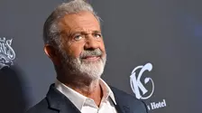 Mel Gibson, în ipostaze romantice alături de noua iubită. Cine este aceasta și cum au fost surprinși la Roma