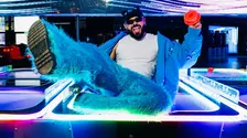 EXCLUSIV: De vorbă cu Akylas, reprezentantul Greciei la Eurovision 2026: "Alexandra Căpitănescu și Dara sunt ca niște surori balcanice pentru mine"