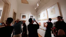 HONOR susține prima expoziție a ilustratorului Andrei Tripșa, un proiect care explorează modul în care arta este creată, distribuită și consumată azi: prin intermediul smartphone-ului