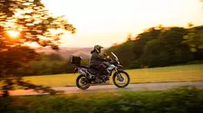 De ce segmentul adventure crește de la an la an: motociclete care te scot din oraș și te duc mai departe decât ai planificat