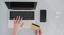 De ce unele persoane au acces la credite online rapide aproape instant și altele nu